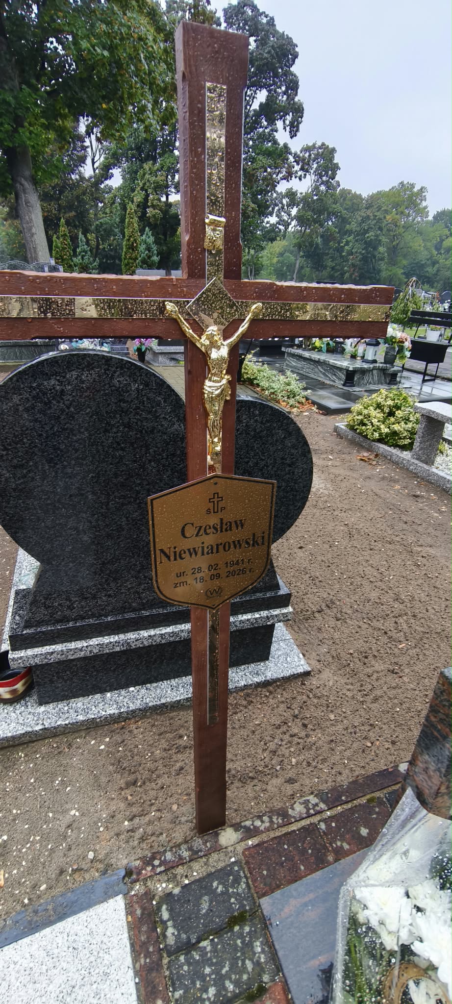Grób Czesław Niewiarowski